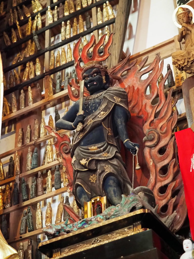 大仏の左側にある不動明王像