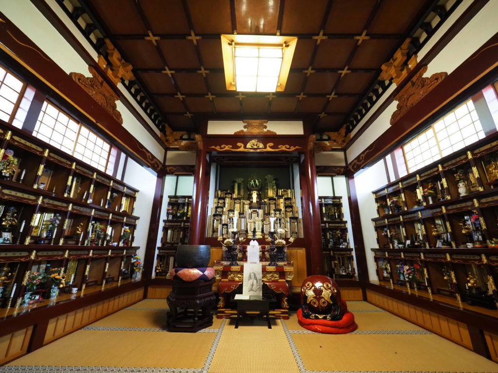 龍源寺内にある生駒家の御霊屋